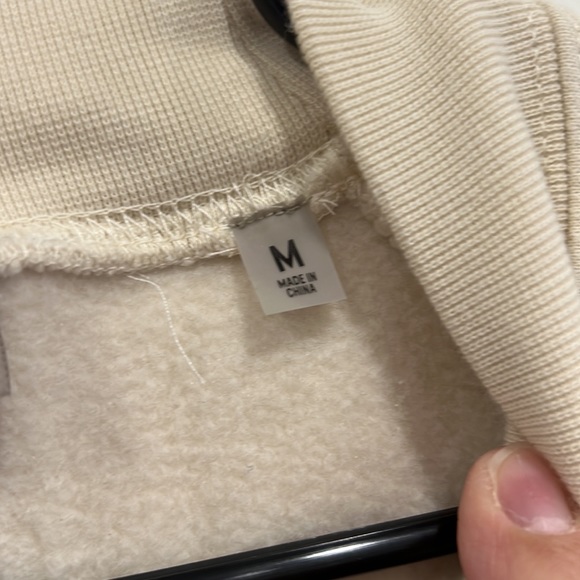 Essentials sweater size Medium - Picture 4 of 6